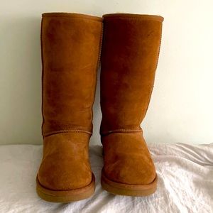 Women’s high Ugg boots warm and comfy